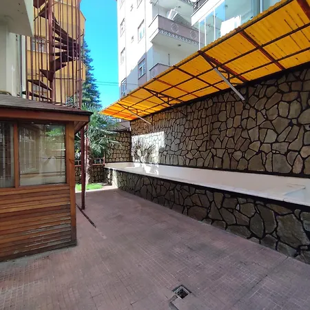 Large House 트라존